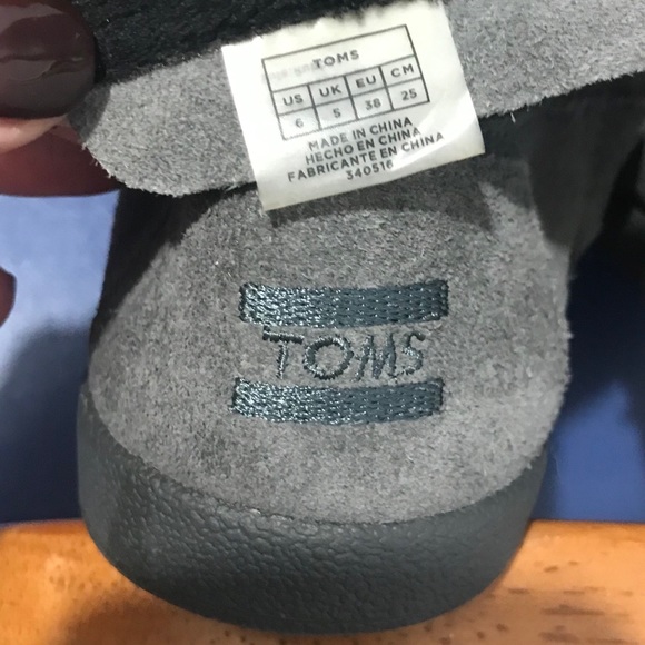 Toms women’s gray suede boot - Picture 8 of 16